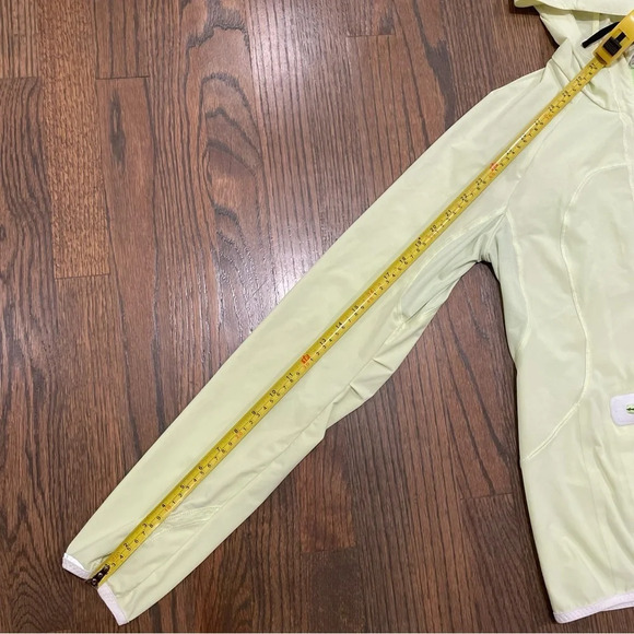 Lululemon Bright Yellow Lightweight Jacket - Picture 6 of 8